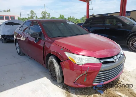 2016 Toyota Camry Le z USA, uszkodzony, nr VIN 4T1BF1FK3GU552936